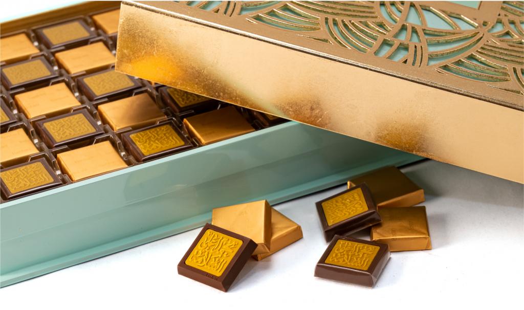 العلبة الذهبية لون تيفاني مع عبارة حمداً على السلامة على الشوكولا 80 حبة 