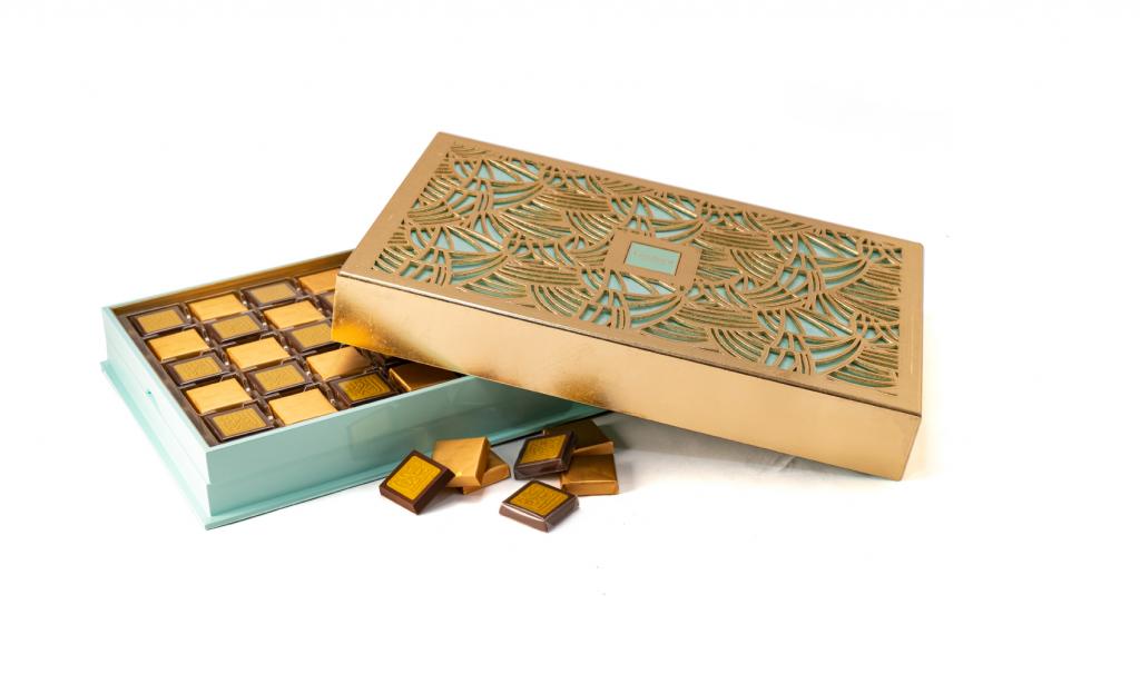 Tiffany Golden With 80 pcs Congratulations Chocolate Box