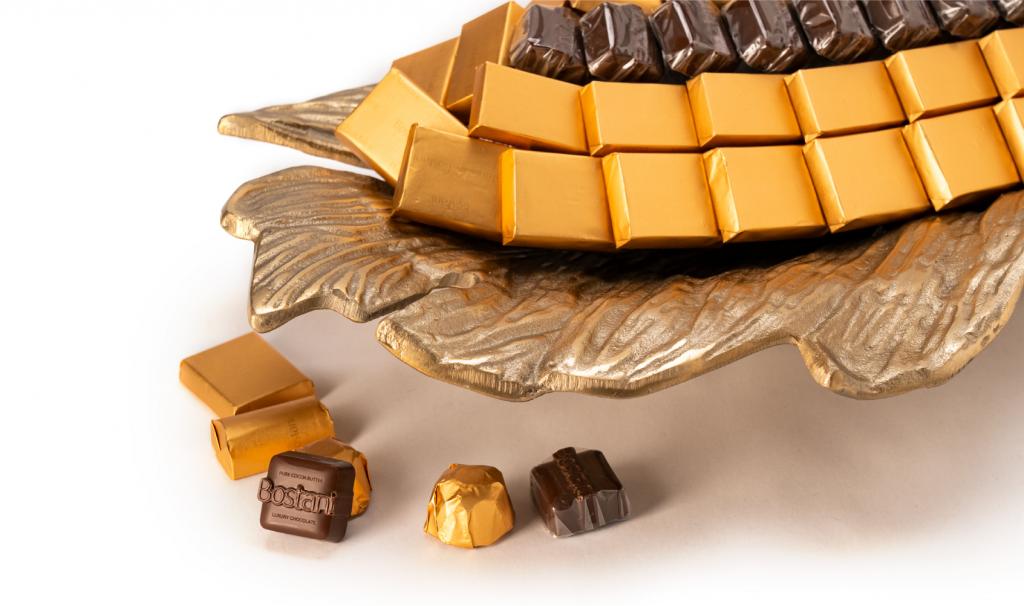Fancy Gold Metal Big Dish With Mix Chocolate 1110g