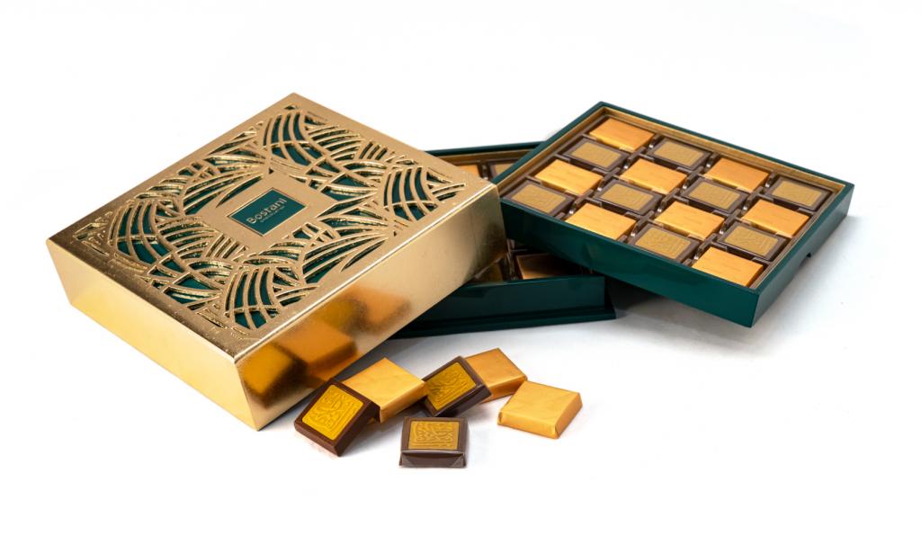 Green Golden With 32 pcs Congratulations Chocolate Box