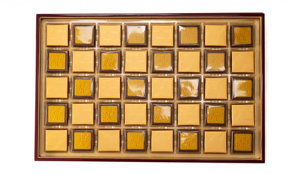 العلبة الذهبية لون بني مع عبارة حمداً على السلامة على الشوكولا 80 حبة 