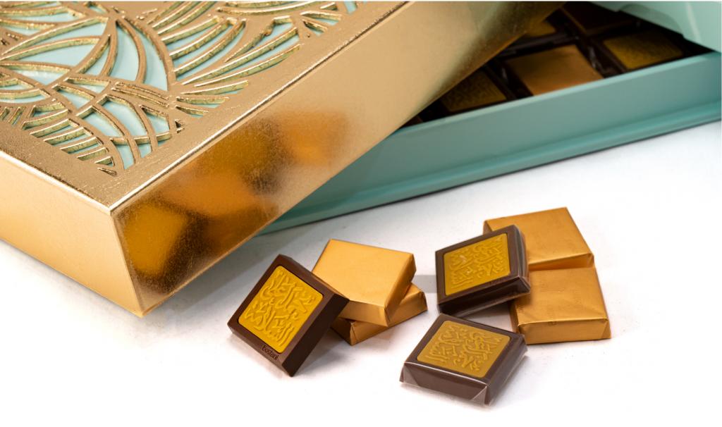 العلبة الذهبية لون تيفاني مع عبارة حمداً على السلامة على الشوكولا 50 حبة 