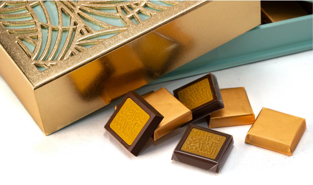 العلبة الذهبية لون تيفاني مع عبارة حمداً على السلامة على الشوكولا 32 حبة 