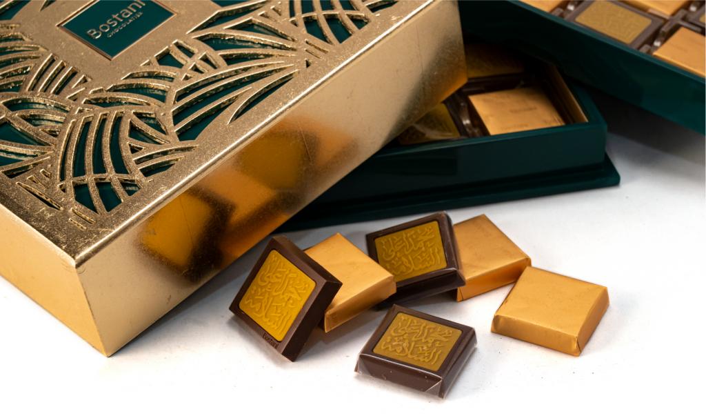 العلبة الذهبية لون أخضر مع عبارة حمداً على السلامة على الشوكولا 32 حبة 