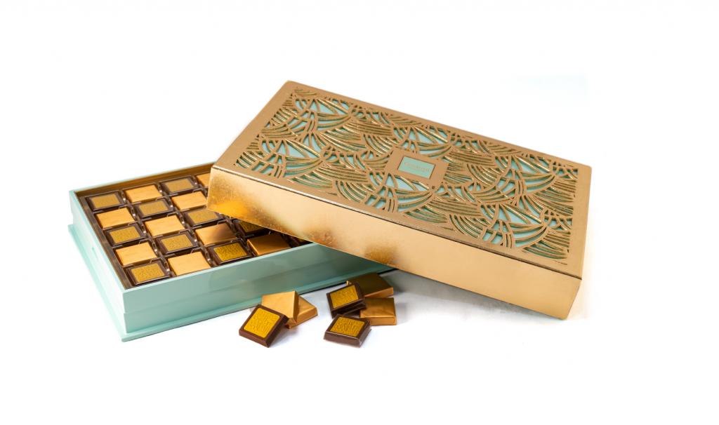 Tiffany Golden With 80 pcs Get Well Soon Chocolate Box