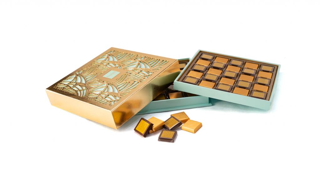 Tiffany Golden With 50 pcs Congratulations Chocolate Box